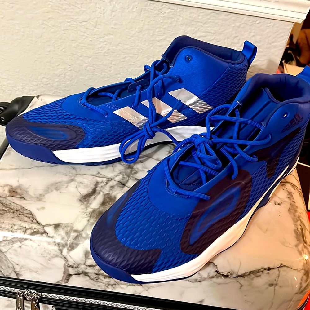 NEW ADIDAS BASKETBALL SHOE SIZE 19